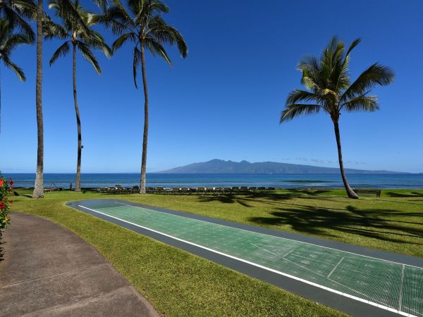 Ocean & Mountain Views Vacation Rental in Kahana