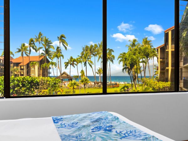 Beachy Condo Garden and Ocean Views