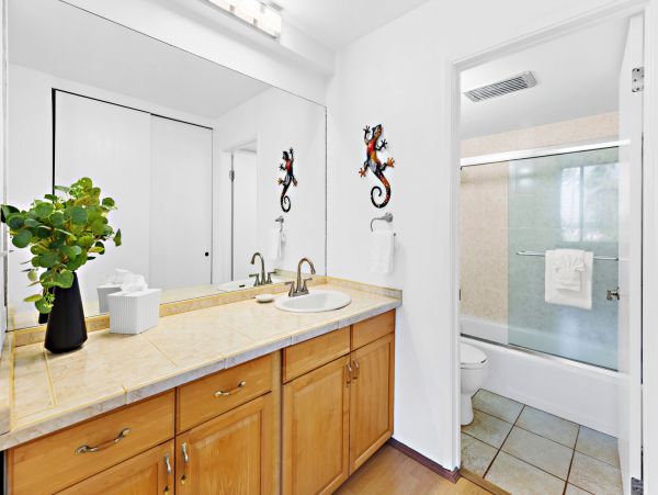 Beachy Condo Garden and Ocean Views