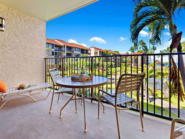 Beachy Condo Garden and Ocean Views