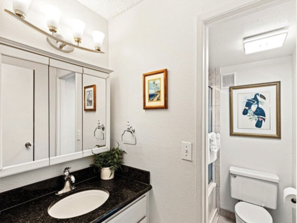Lovely Getaway with 2 Bedrooms and Ocean Views
