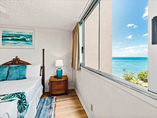 Lovely Getaway with 2 Bedrooms and Ocean Views