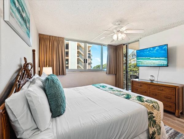 Lovely Getaway with 2 Bedrooms and Ocean Views