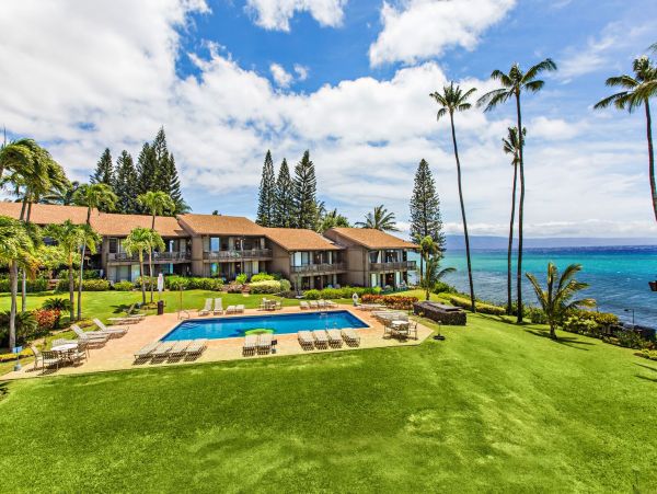Stylish Oceanview Condo - Tropical Escape with Pool & Sunset Views