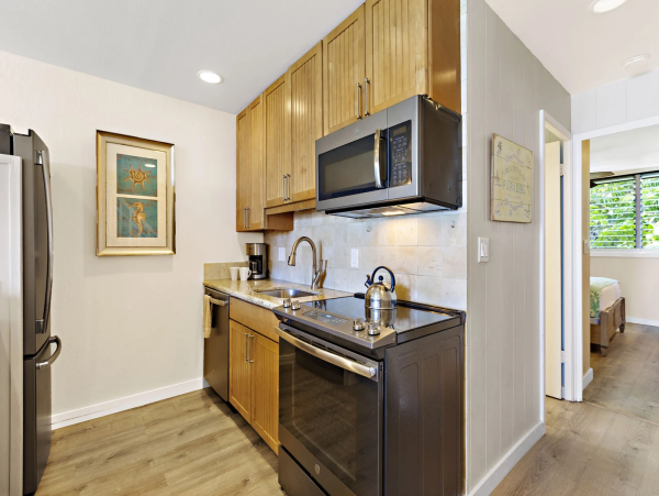 Stylish Oceanview Condo - Tropical Escape with Pool & Sunset Views