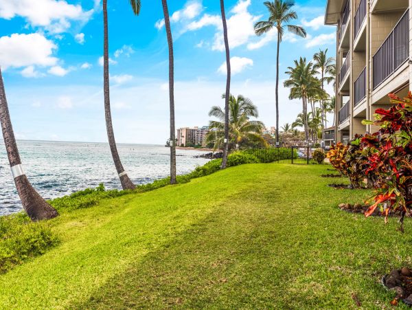 Maui Oceanfront Vacation Rental Luxury 3-Bedroom Maui Condo with Lanai Views