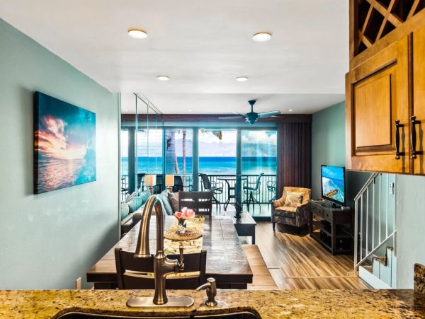 Oceanfront Maui Vacation Rental - 3-Bedroom Condo with Lanai & Panoramic Views