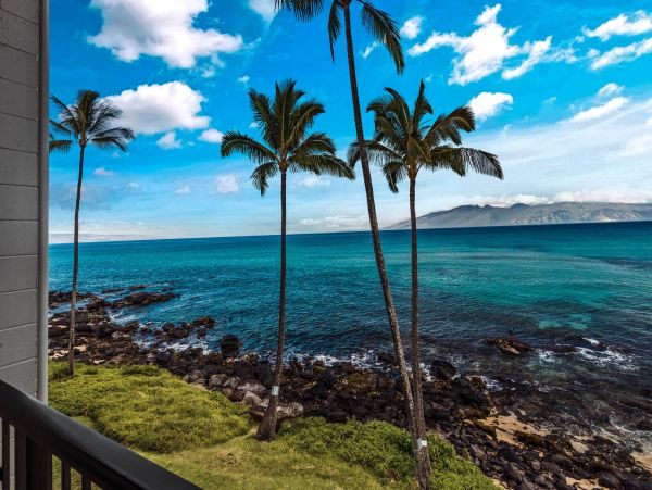 Oceanfront Maui Vacation Rental - 3-Bedroom Condo with Lanai & Panoramic Views