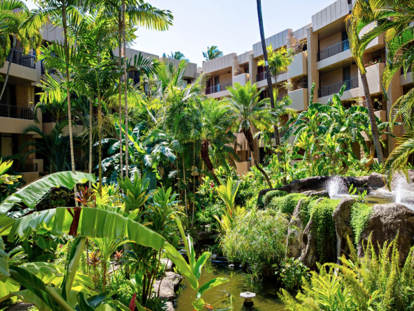 Lahaina One Bedroom Unit in a Prime Location Oceanfront Resort