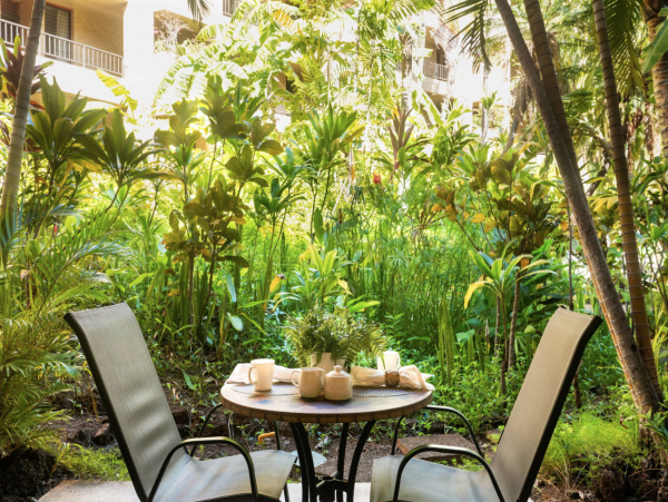 Lahaina One Bedroom Unit in a Prime Location Oceanfront Resort
