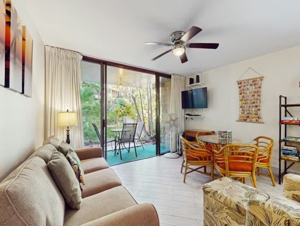Lahaina One Bedroom Unit in a Prime Location Oceanfront Resort