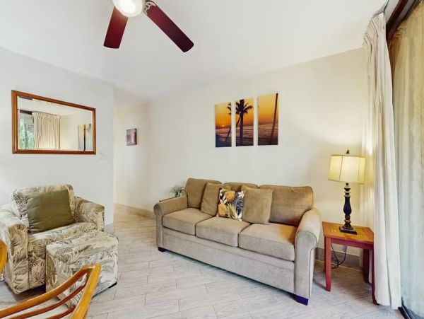Lahaina One Bedroom Unit in a Prime Location Oceanfront Resort