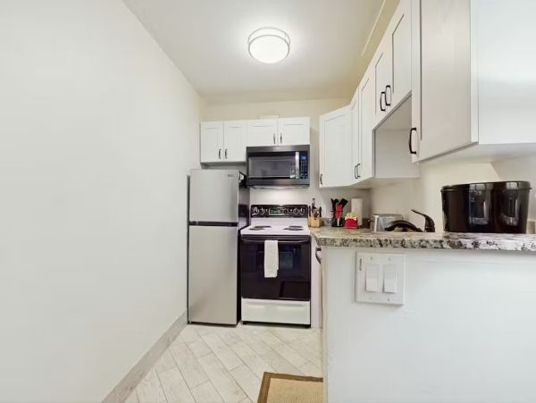 Lahaina One Bedroom Unit in a Prime Location Oceanfront Resort