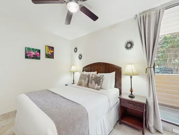 Lahaina One Bedroom Unit in a Prime Location Oceanfront Resort