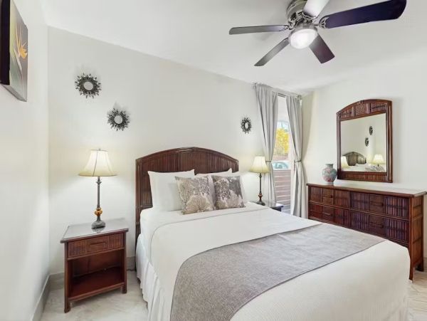 Lahaina One Bedroom Unit in a Prime Location Oceanfront Resort