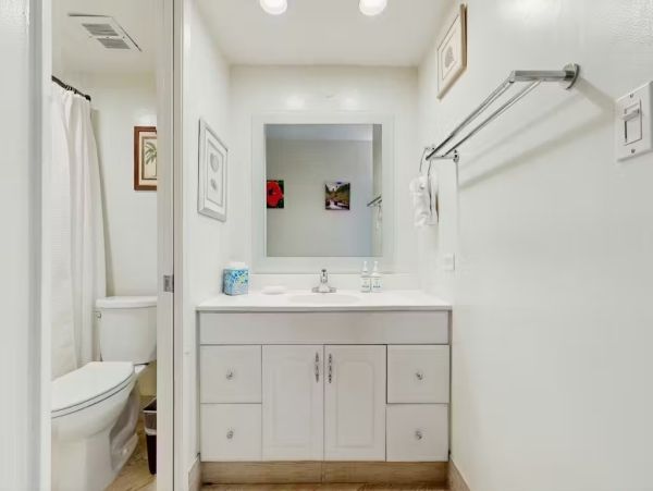 Lahaina One Bedroom Unit in a Prime Location Oceanfront Resort