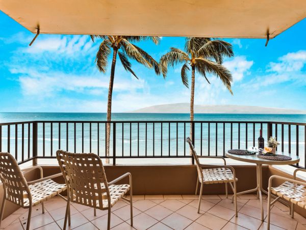 Oceanfront Two Bedroom Vacation Rental in Kahana