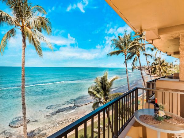 Oceanfront Two Bedroom Vacation Rental in Kahana