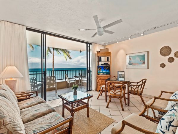 Oceanfront Two Bedroom Vacation Rental in Kahana