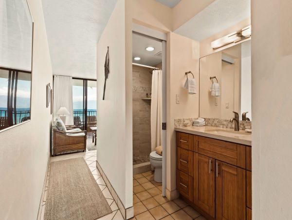 Oceanfront Two Bedroom Vacation Rental in Kahana