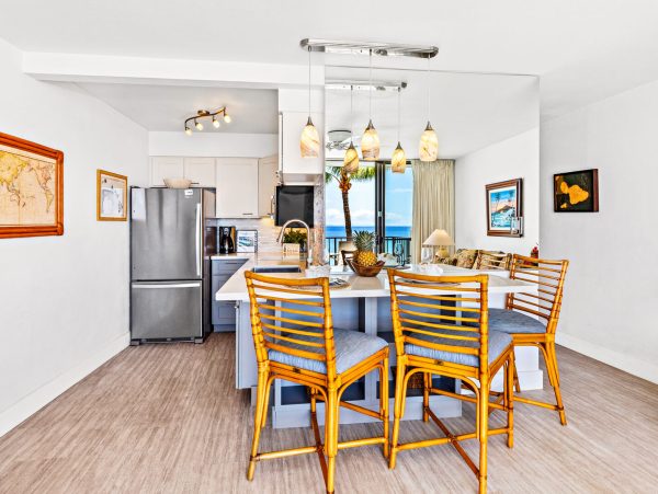 West Maui Oceanfront Condo With Lanai Ocean Views