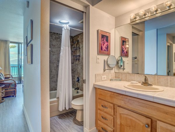 West Maui Oceanfront Condo With Lanai Ocean Views