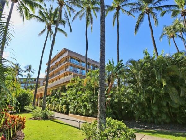 Luxury Maui Vacation Condo with Garden Views