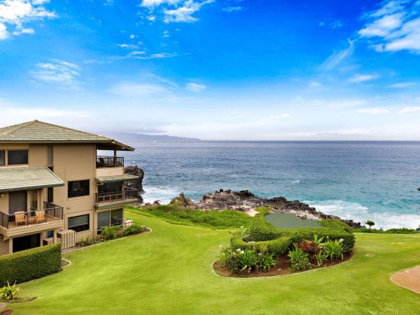 Kapalua Two Bedroom Rental with Sweeping Ocean Views