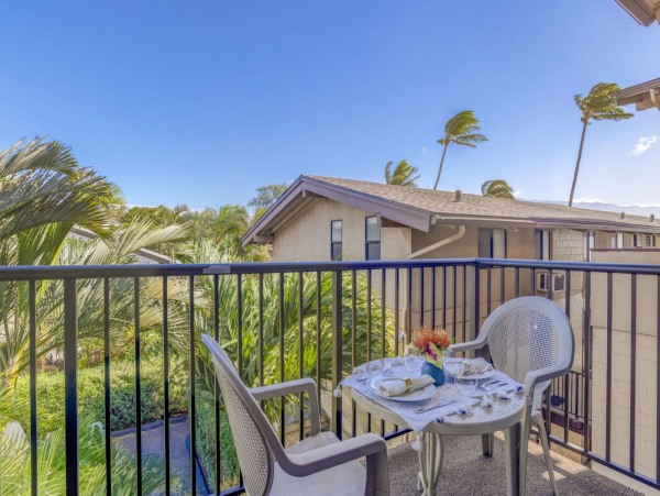 Steps from Beach Lovely Kihei. Condo with 2 Bedrooms Sleeps 6