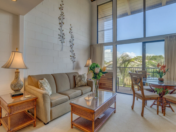 Steps from Beach Lovely Kihei. Condo with 2 Bedrooms Sleeps 6
