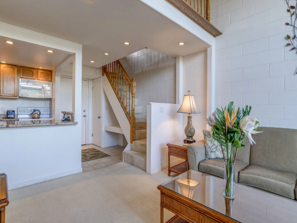 Steps from Beach Lovely Kihei. Condo with 2 Bedrooms Sleeps 6