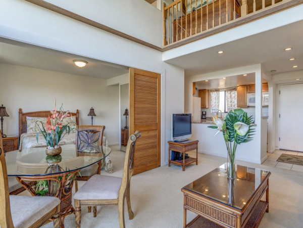 Steps from Beach Lovely Kihei. Condo with 2 Bedrooms Sleeps 6