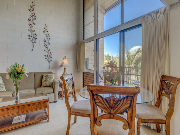 Steps from Beach Lovely Kihei. Condo with 2 Bedrooms Sleeps 6