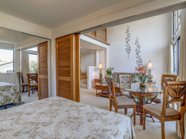 Steps from Beach Lovely Kihei. Condo with 2 Bedrooms Sleeps 6