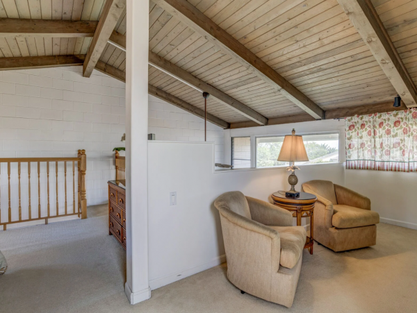 Steps from Beach Lovely Kihei. Condo with 2 Bedrooms Sleeps 6
