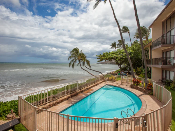 Steps from Beach Lovely Kihei. Condo with 2 Bedrooms Sleeps 6