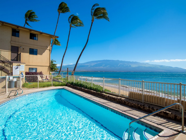 Steps from Beach Lovely Kihei. Condo with 2 Bedrooms Sleeps 6
