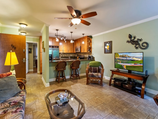 Tropical Comfort in South Maui - Condo with Pool & Lanai