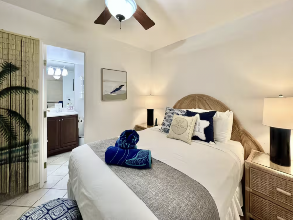 Walk Out Beach Right Across the Street from the Beach Kihei Lovely Rental