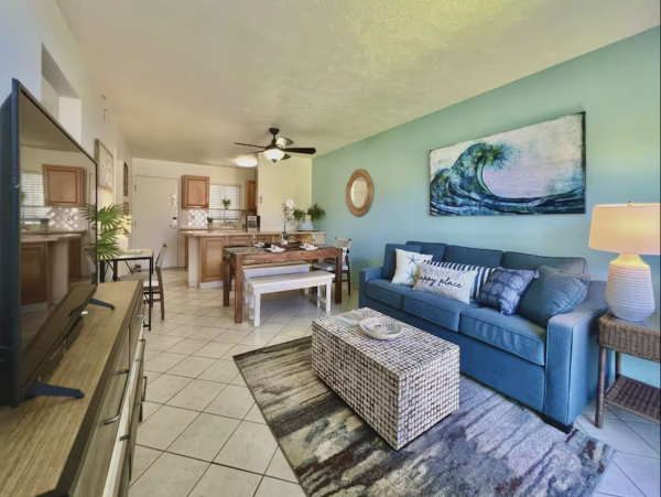 Walk Out Beach Right Across the Street from the Beach Kihei Lovely Rental