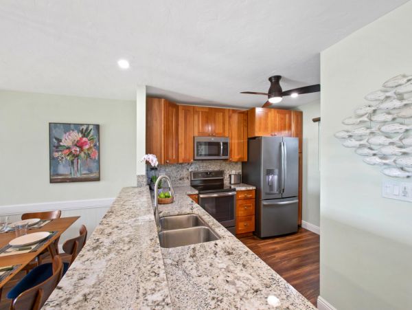 Kaanapali Vacation Condo Two Bedroom Walk to Beach