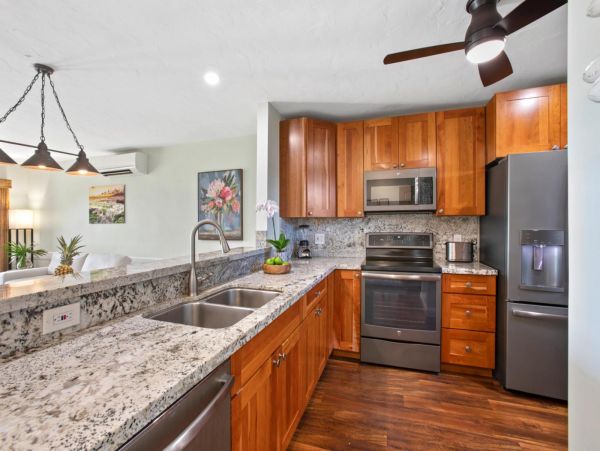 Kaanapali Vacation Condo Two Bedroom Walk to Beach