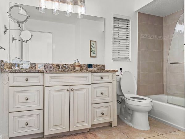 Siesta Key Vacation Home Walk to Beach Four bedroom