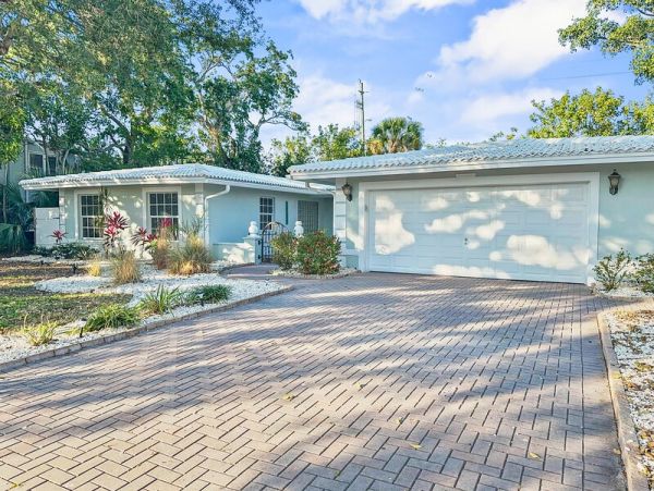 Siesta Key Vacation Home Walk to Beach Four bedroom