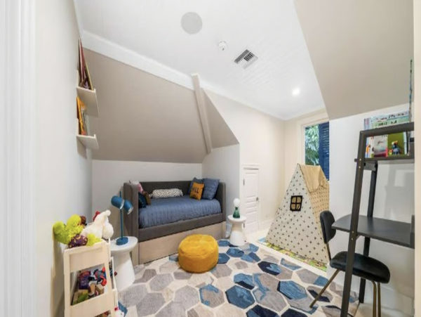 Luxury Residence Offers Style & Comfort
