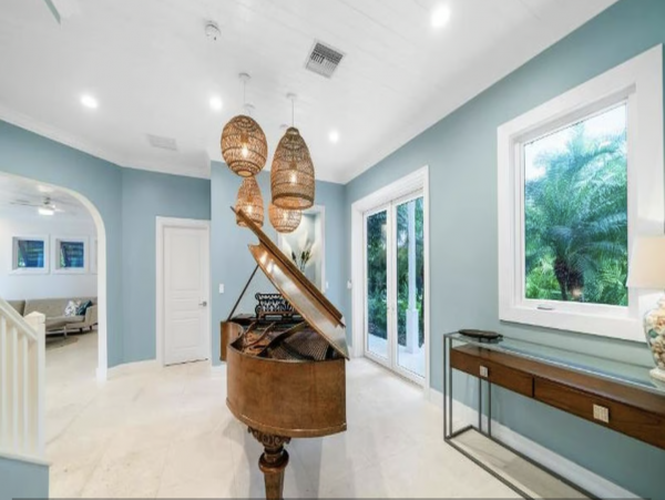 Luxury Residence Offers Style & Comfort
