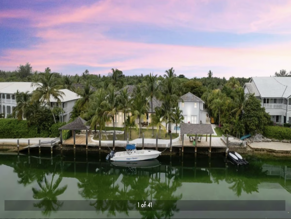 Luxury Residence Offers Style & Comfort