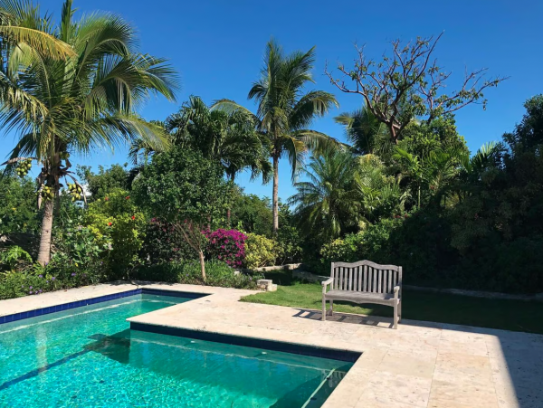 3/4 Acre Hilltop Five Bedroom Villa Beautiful Views & Pool