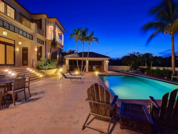 3/4 Acre Hilltop Five Bedroom Villa Beautiful Views & Pool