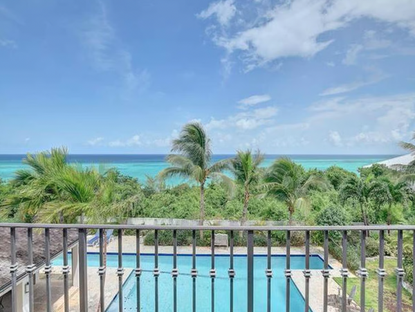 3/4 Acre Hilltop Five Bedroom Villa Beautiful Views & Pool